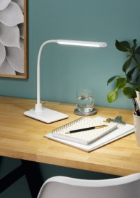 Laroa 48cm Hvit skrivebordslampe Fra Eglo - Laroa er en elegant og funksjonell skrivebordslampe i et stilig design.