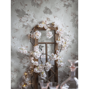 Lyslenke Cherryflower Rosa Fra Star Trading - Dekorativ girlander med kunstige kirseb&aelig;rblomster i gjennomsiktig rosa for innend&oslash;rs bruk.