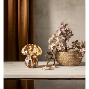 Funghi 15cm Brun bordlampe Fra Star Trading - Den sprer en myk, varm hvit gl&oslash;d som skaper en koselig f&oslash;lelse p&aring; et bord, en benk eller i et vindu.