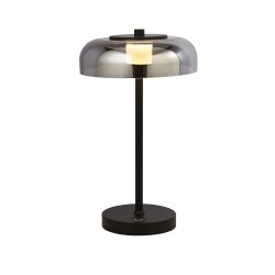Frisbee 40cm Svart bordlampe Fra Searchlight - Med sin unike, futuristiske design og metalliske nyanse sprer den et behagelig og mykt lys som skaper en avslappet atmosfære.