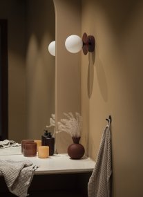 Art Deco Ø16 Burgunder baderomslampe Fra Globen Lighting - Takket v&aelig;re IP44-klassifiseringen er lampen ogs&aring; egnet for badet og kan monteres b&aring;de p&aring; veggen og i taket som taklampe.
