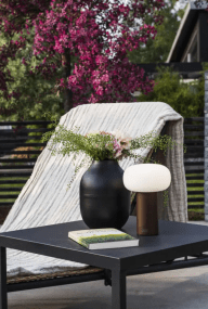 Antibes 20cm Rust Fra Konstsmide - Antibes er en moderne oppladbar bordlampe for utendørs bruk med mange funksjoner.
