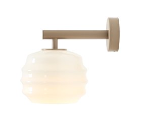 Puff 23cm Beige vegglampe Fra Artera - Den dekorative skjermen i hvitt opalglass har en bølget form som gir lampen et lekent og elegant uttrykk.