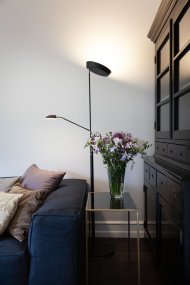 Vegas Svart gulvlampe Fra Halo Design - Vegas er det perfekte valget for de som leter etter en praktisk og elegant løsning for både atmosfære og oppløsning.