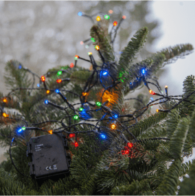 Lysslynge Akku 5m Svart Fra Star Trading - Den er utstyrt med en praktisk timerfunksjon som lyser i 6 timer og er av i 18 timer for &aring; spare batteri.