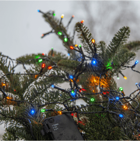 Lysslynge Akku 10m Svart Fra Star Trading - Den er utstyrt med en praktisk timerfunksjon som lyser i 6 timer og er av i 18 timer for &aring; spare batteri.