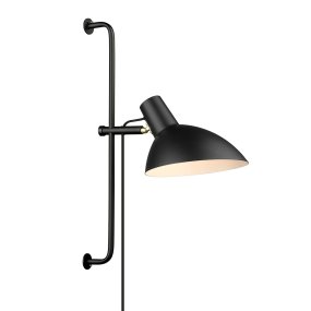Metropole Ø24 Svart vegglampe Fra Halo Design - Metropole-serien er en komplett og funksjonell familie av lamper med en s&aelig;regen og industriell stil.