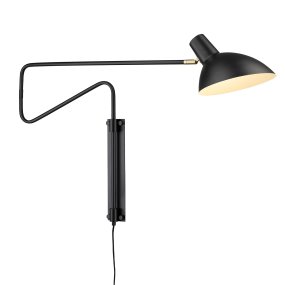 Metropole Deluxe 23cm Svart vegglampe Fra Halo Design - Den lange, bevegelige armen gir fleksibilitet og en unik design som kombinerer estetikk og praktisk.
