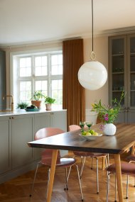 Stockholm Ø30 Brun Taklampe Fra Halo Design - Stockholm er ikke bare en lampe, men en stilig interiørdetalj som gir hjemmet ditt et eksklusivt preg.