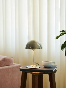 Boogie 25cm Antikk messing bordlampe Fra Halo Design - Boogie er en vakker bordlampe med et moderne design.