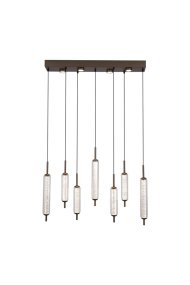 Cattail 85cm Brun Taklampe Fra Searchlight - Lampen har sju riflede, sylindriske skjermer i klart glass som henger elegant fra en avlang takplate i en brun tone, inspirert av de myke formene til siv.