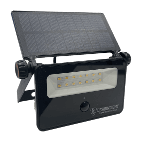 Batteridrevet lyskaster med sensor Svart solcellelampe Fra Designlight - Forutsatt at det er m&oslash;rkt (mindre enn 10 lux) og noen/noe beveger seg i et omr&aring;de 5 m eller n&aelig;rmere armaturen, sl&aring;r den seg p&aring; automatisk og opprettholder lyset i 30 sekunder fra siste registrerte bevegelse.