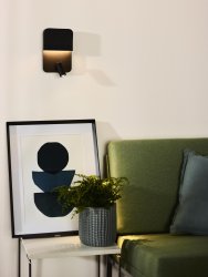 Boxer Svart leselampe Fra Lucide - Lampen har to separate str&oslash;mbrytere &ndash; en for retningsbelysningen og en for den integrerte LED-belysningen som sprer en koselig gl&oslash;d.