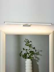 Onno 60cm Sateng krom baderomslampe Fra Lucide - Denne speillampen er laget av høykvalitets plast og hver detalj er nøye designet for å maksimere lyset over speilet og takle det fuktige miljøet på badet.
