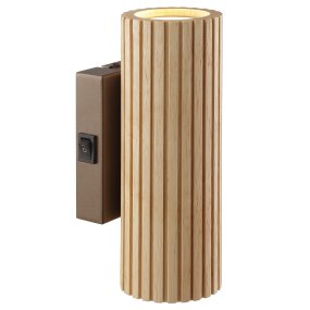 Lakewood 20cm Brun vegglampe Fra Brilliant - På veggfestet er det en praktisk bryter som gjør lampen enkel å slå av og på.