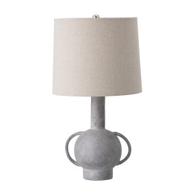 Kean 58cm Grå Fra Bloomingville - Kean bordlampe er en allsidig lampe laget av terrakotta med en stilig nordisk form og en vakker gr&aring;tone som passer inn i de fleste hjem.