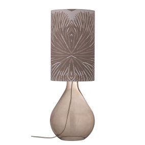 Leni 65cm Lilla Fra Bloomingville - Den organisk formede lampefoten i brunt glass gir et luftig og elegant inntrykk, mens den sylindriske lampeskjermen i lilla er utsmykket med et hvitt blomsterm&oslash;nster som tilf&oslash;rer sjarm og personlighet.