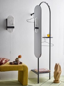 Taco 38cm Hvit Fra Bloomingville - Den er utstyrt med to lyskilder &ndash; en som lyser oppover og en nedover &ndash; noe som skaper en harmonisk og balansert lysfordeling.