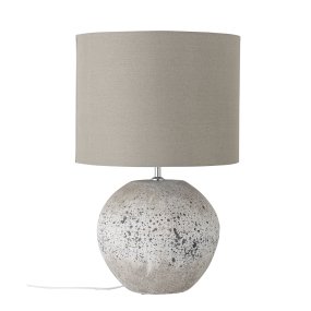 Isedora 60cm Beige Fra Bloomingville - Lampen passer like godt i stuen som p&aring; soverommet eller i gangen, og fungerer b&aring;de som funksjonell belysning og som en dekorativ detalj som gir rommet personlighet og ro.