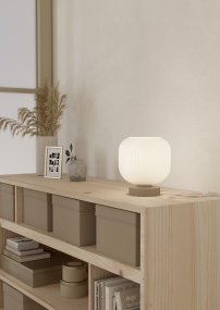 Dasmina 22cm Hvit/sand bordlampe Fra Eglo - Den nøytrale fargekombinasjonen gjør Dasmina enkel å plassere i forskjellige miljøer, for eksempel på et sidebord, nattbord, et skrivebord eller i et vindu.