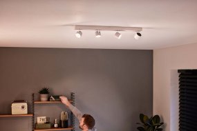 Star 4 Hvit spotlight Fra Philips - Med Philips Clockwork WarmGlow LED-spotlights kan du jevnt dimme til riktig lysstyrke &ndash; fra funksjonell belysning med mye lys til en koselig og innbydende varm gl&oslash;d.