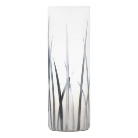 Rivato 26cm Hvit bordlampe Fra Eglo - Kromdetaljene i et grøntlignende mønster skaper en subtil og stilig dekor på; den frostede glassflaten, som sprer et mykt og behagelig lys.