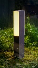 Stratosphere 42cm Antrasitt pullerter Fra Philips - varer lenger enn tilsvarende Philips LED-utelys &ndash; og bruker 50 % mindre energi.