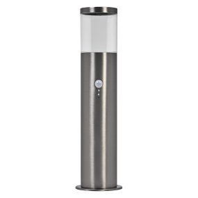 Ebro Sensor 50cm Stål pullerter Fra Ledvance - Den er tilgjengelig med eller uten PIR-bevegelsesdetektor og dagslyssensor, noe som gjør den ideell for automatisk å slå på lyset når bevegelse oppdages eller når det blir mørkt.