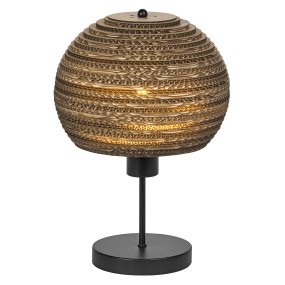 Cardboard Ball 38cm Brun bordlampe Fra Ledvance - Skjermen laget av flere lag papp skaper et vakkert lysspill i rommet når det er opplyst og bidrar til en varm og naturlig atmosfære.