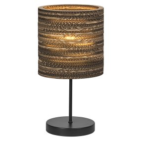 Cardboard Cylinder 38cm Brun bordlampe Fra Ledvance - Skjermen laget av flere lag papp skaper et vakkert lysspill i rommet når det er opplyst og bidrar til en varm og naturlig atmosfære.