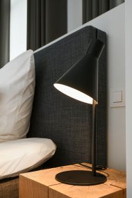 Tokio 44cm Svart skrivebordslampe Fra Ledvance - Tokio er en stilig bordlampe med moderne design.