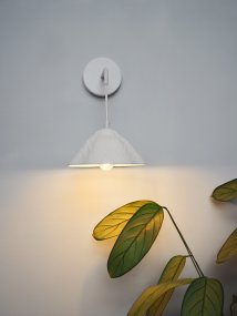 Lotus Leaf Ø22 Hvit vegglampe Fra Ledvance - Den dekorative skjermen laget av papir gir en fin spredning av lys ned.