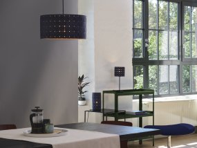 Felt Weaving Ø48 Mørk grå Taklampe Fra Ledvance - Dekorativ pendel med sk&auml;rm gjord av fl&auml;tad filt vilket ger en fin och varm ljusspridning i rummet.