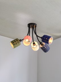 Felt Weaving Cans 63cm Flerfarget plafond Fra Ledvance - Varje arm har en sk&auml;rm av fl&auml;tad filt vilket ger en fin och varm ljusspridning i rummet.