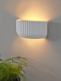 Plaster Routes 30cm Hvit vegglampe Fra Ledvance - Plaster Routes &auml;r en modern v&auml;gglampa gjord av gips.
