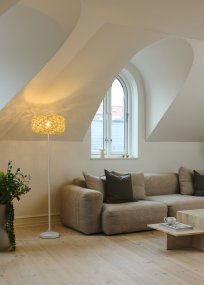 Paper Bale Natur gulvlampe Fra Ledvance - Paper Bale &auml;r en vacker golvlampa med bohemisk design.