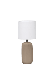 Palizzo 33cm Brun bordlampe Fra Nordic Lighting - Basen har en matt, sandlignende finish i en varm brun tone og en ribbet struktur som gir lampen et mykt og dekorativt uttrykk.