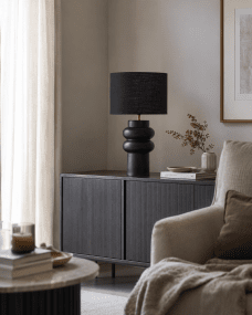 Anelli 56cm Svart bordlampe Fra Nordic Lighting - Leveres med 1,8 m svart plastledning og str&oslash;mbryter med st&oslash;psel.
