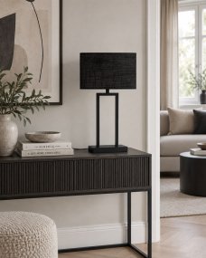 Gemma 52cm Svart bordlampe Fra Nordic Lighting - En stilig bordlampe i metall med svart finish som gir et industrielt og eksklusivt inntrykk.