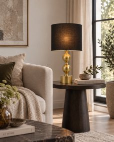 Circolo 48cm Messing/svart bordlampe Fra Nordic Lighting - Circolo bordlampe kombinerer en dekorativ metallbase med en elegant messingfinish og en klassisk svart linskjerm.