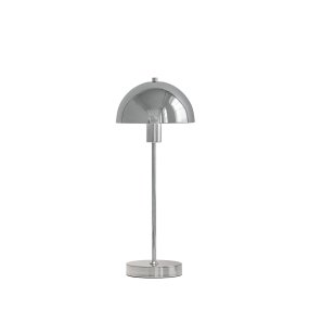 Vienda 50cm Krom bordlampe Fra Herstal - Vienda er en stilig bordlampe i metall med en skinnende kromfinish som gir et elegant og tidl&oslash;st uttrykk.