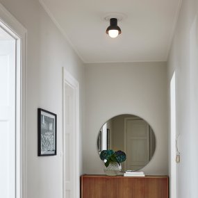 Down Ø20 Antrasitt plafond Fra CO Bankeryd - Down plafond har et ungdommelig og skandinavisk design som med sitt stemningsfulle lys passer perfekt i en hall eller kj&oslash;kken.