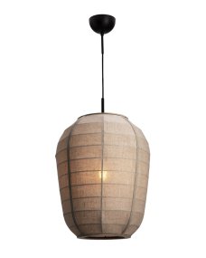 Delino Ø40 Beige Fra By Rydéns - Delino er en stilig pendellampe som kombinerer naturlige materialer med et mykt og tidl&oslash;st design.