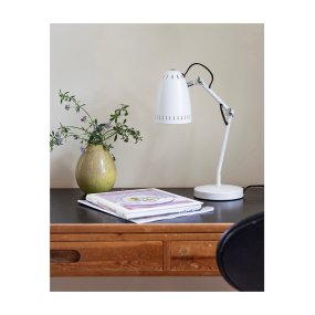 Dynamo 40cm Hvit skrivebordslampe Fra Superliving - Lampens minimalistiske design og robuste konstruksjon kombinerer stil med holdbarhet, noe som gjør den til en ideell detalj for både moderne og klassiske miljøer.