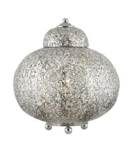 Fretwork 30cm Sølv bordlampe Fra Searchlight - Perfekt for plassering på et spisebord, kjøkken eller i et vindu – uansett hvor du vil tilføre stemningsfullt lys med karakter og et preg av luksus.