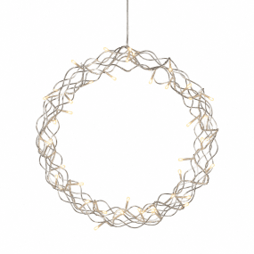 LED-krans Ø45 Sølv Fra Konstsmide - Med sin diameter p&aring; 45 cm er girlanderen en vakker dekorasjon &aring; henge i vinduet eller p&aring; veggen, perfekt for &aring; skape ekstra hygge i de m&oslash;rkere m&aring;nedene av &aring;ret.
