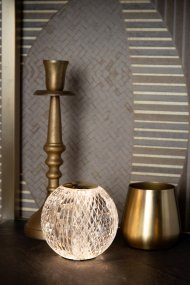 Cintra 9cm Gjennomsiktig bærbar Fra Lucide - Den lades fullt p&aring; 3 timer med den medf&oslash;lgende USB-C-kabelen (40 cm) og kan lyse i opptil 24 timer p&aring; laveste lysstyrke og opptil 3 timer p&aring; h&oslash;yeste.