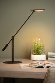 Anselmo 50cm Svart skrivebordslampe Fra Lucide - Skjermen og armen kan roteres for &aring; rette lyset etter behov, og h&oslash;yden er ogs&aring; justerbar mellom 24&ndash;50 cm, noe som gj&oslash;r den fleksibel i alle arbeidsmilj&oslash;er.