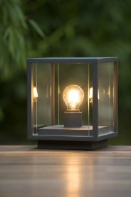 Claire 25cm Svart Fra Lucide - Claire er en stilig portlampe som gir vakker og jevn belysning i hagen.