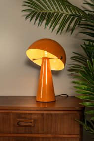 Barone 34cm Oransje Fra Lucide - Barone er en elegant bordlampe i metall med blank oransje finish og stilige messingdetaljer.